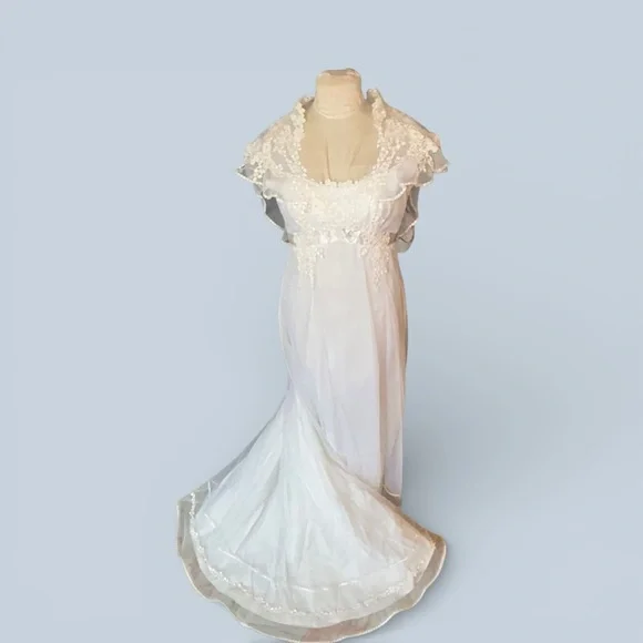 Vintage 1970s Romantic Empire Waist Union Made  White Wedding Gown Size 12 Boho - Picture 11 of 16